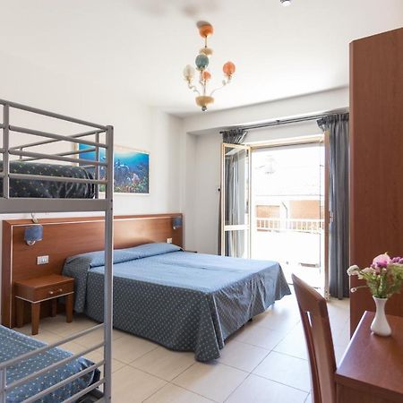 Hotel Abruzzo 皮内托 外观 照片